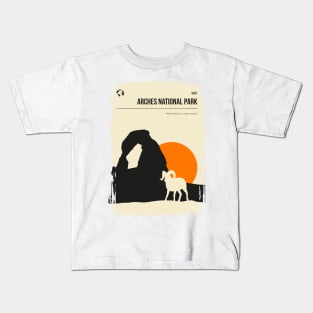 Arches National Park Minimal Vintage Travel Poster Kids T-Shirt